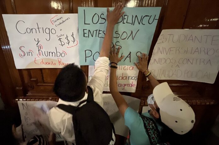 MANIFESTACIÓN . DETENCIÓN DE JÓVENES